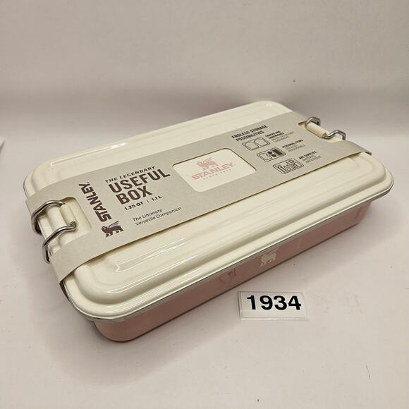 Stanley Other - STANLEY CLASSIC LEGENDARY USEFUL BOX 2-TONE PINK WHITE 1.25QT